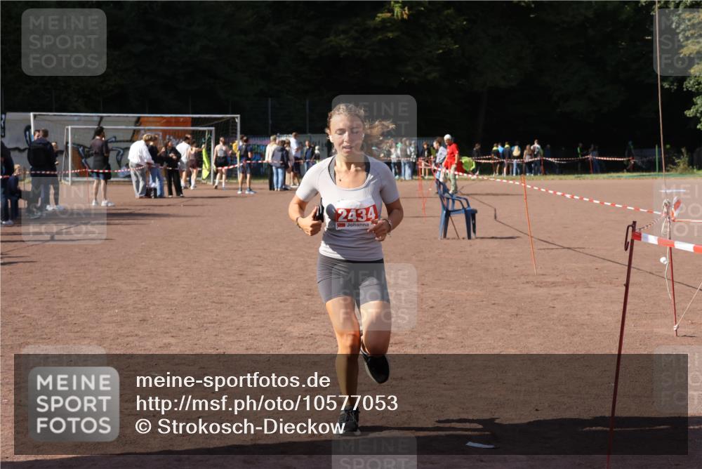 27.09.2026 - 35. Volkslauf durch das schöne Alstertal Strokosch-Dieckow http://msf.ph/oto/10577053 27.09.2026 12:40:13 Ziel 2300, 2434 meine-sportfotos.de