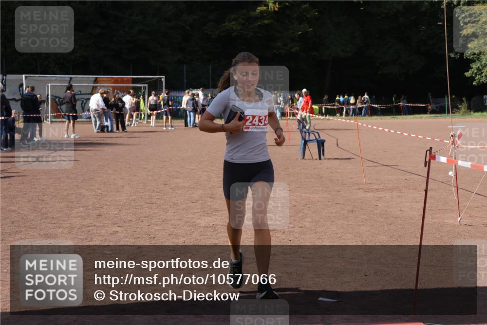 27.09.2026 - 35. Volkslauf durch das schöne Alstertal Strokosch-Dieckow http://msf.ph/oto/10577066 27.09.2026 12:40:13 Ziel 2300, 2434 meine-sportfotos.de