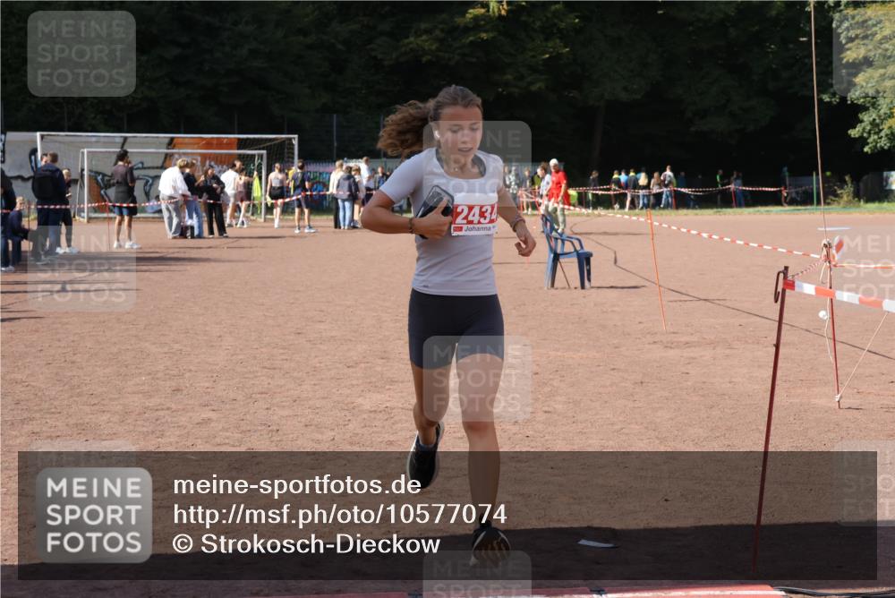 27.09.2026 - 35. Volkslauf durch das schöne Alstertal Strokosch-Dieckow http://msf.ph/oto/10577074 27.09.2026 12:40:13 Ziel 2300, 2434 meine-sportfotos.de