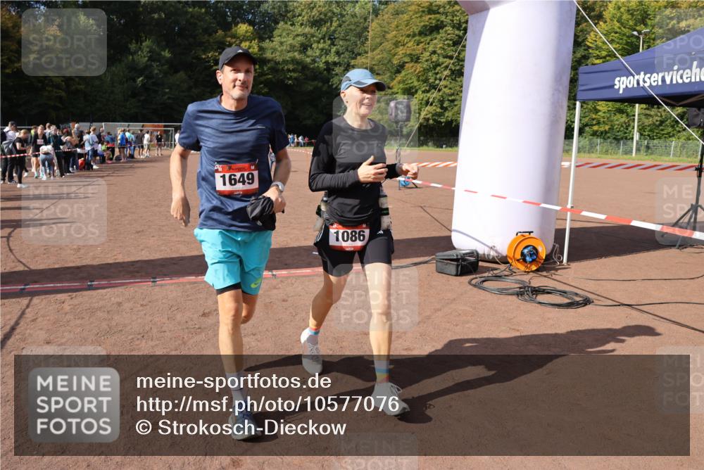 27.09.2026 - 35. Volkslauf durch das schöne Alstertal Strokosch-Dieckow http://msf.ph/oto/10577076 27.09.2026 12:31:23 Ziel 1086, 1649, 2198 meine-sportfotos.de