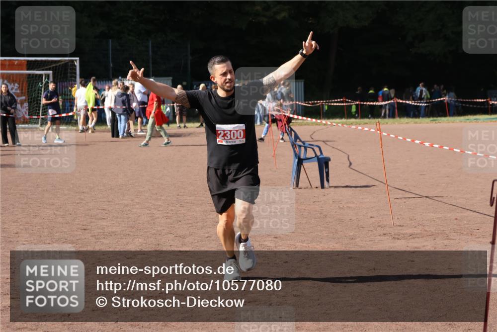 27.09.2026 - 35. Volkslauf durch das schöne Alstertal Strokosch-Dieckow http://msf.ph/oto/10577080 27.09.2026 12:40:19 Ziel 2300 meine-sportfotos.de