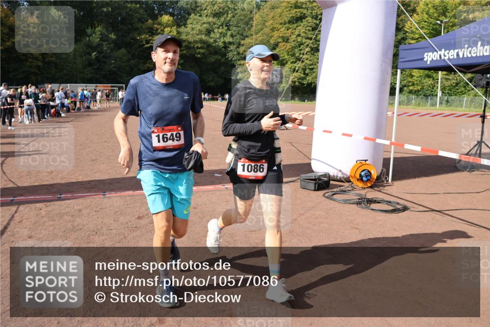 27.09.2026 - 35. Volkslauf durch das schöne Alstertal Strokosch-Dieckow http://msf.ph/oto/10577086 27.09.2026 12:31:23 Ziel 1086, 1649, 2198 meine-sportfotos.de