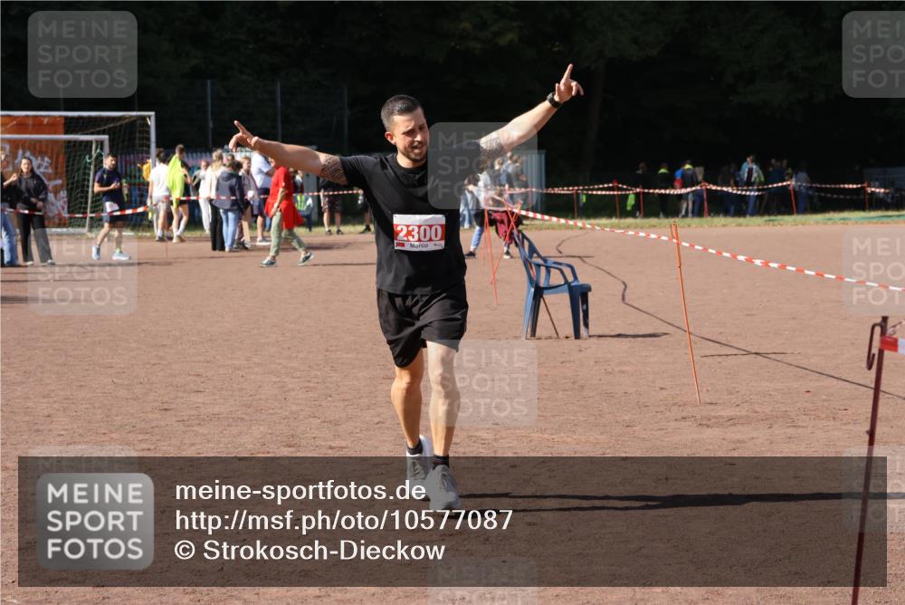 27.09.2026 - 35. Volkslauf durch das schöne Alstertal Strokosch-Dieckow http://msf.ph/oto/10577087 27.09.2026 12:40:19 Ziel 2300 meine-sportfotos.de