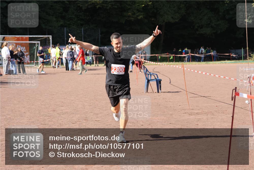 27.09.2026 - 35. Volkslauf durch das schöne Alstertal Strokosch-Dieckow http://msf.ph/oto/10577101 27.09.2026 12:40:19 Ziel 2300 meine-sportfotos.de