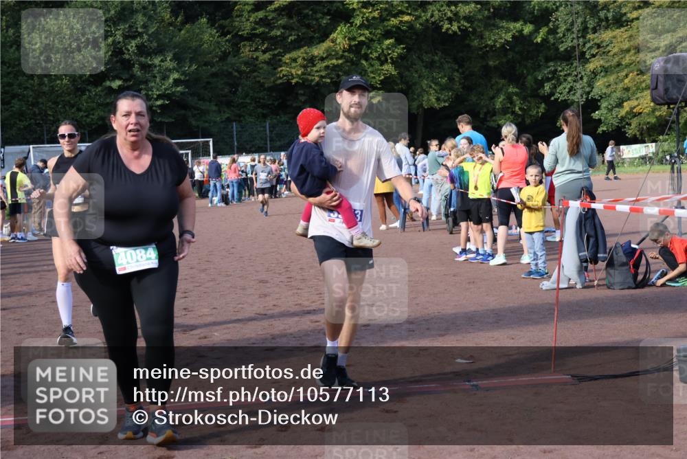 27.09.2026 - 35. Volkslauf durch das schöne Alstertal Strokosch-Dieckow http://msf.ph/oto/10577113 27.09.2026 11:19:48 Ziel 3057, 3211, 3343, 3964, 3965, 4084 meine-sportfotos.de