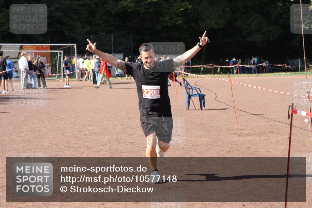 27.09.2026 - 35. Volkslauf durch das schöne Alstertal Strokosch-Dieckow http://msf.ph/oto/10577148 27.09.2026 12:40:20 Ziel 2300 meine-sportfotos.de