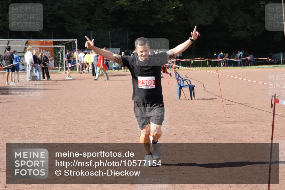 27.09.2026 - 35. Volkslauf durch das schöne Alstertal Strokosch-Dieckow http://msf.ph/oto/10577154 27.09.2026 12:40:20 Ziel 2300 meine-sportfotos.de
