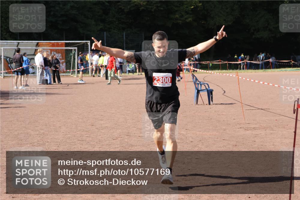 27.09.2026 - 35. Volkslauf durch das schöne Alstertal Strokosch-Dieckow http://msf.ph/oto/10577169 27.09.2026 12:40:20 Ziel 2300 meine-sportfotos.de