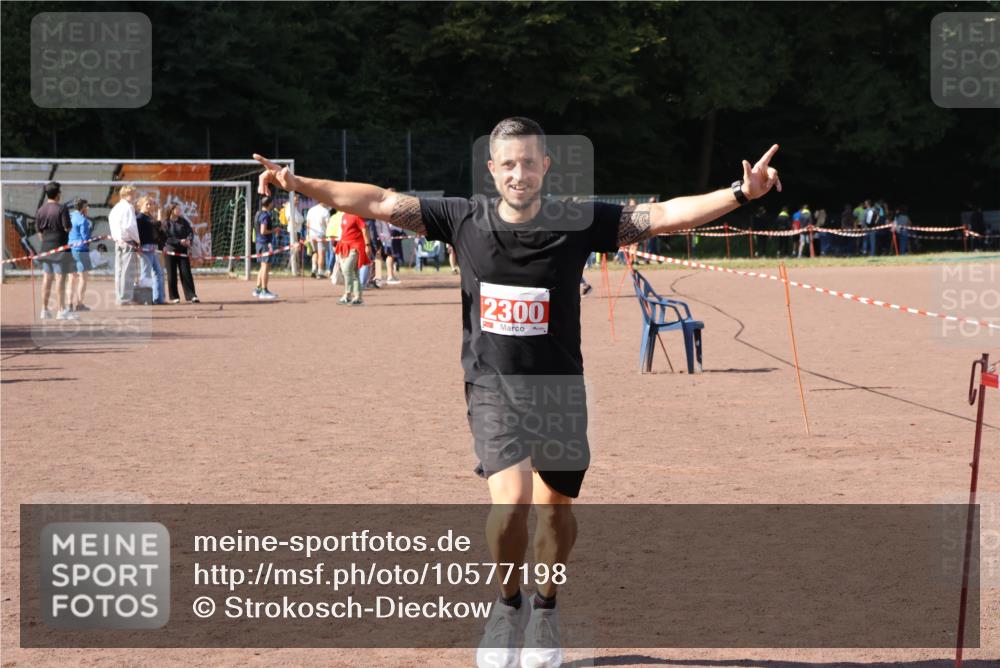 27.09.2026 - 35. Volkslauf durch das schöne Alstertal Strokosch-Dieckow http://msf.ph/oto/10577198 27.09.2026 12:40:20 Ziel 2300 meine-sportfotos.de