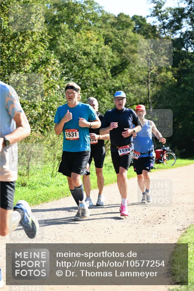 27.09.2026 - 35. Volkslauf durch das schöne Alstertal Dr. Thomas Lammeyer http://msf.ph/oto/10577254 27.09.2026 11:51:29 Laufen 1531, 1525, 1517 meine-sportfotos.de