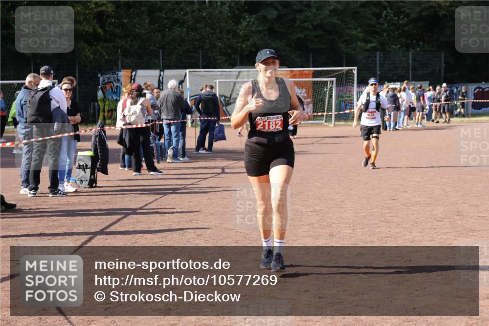 27.09.2026 - 35. Volkslauf durch das schöne Alstertal Strokosch-Dieckow http://msf.ph/oto/10577269 27.09.2026 12:41:54 Ziel 1631, 2182 meine-sportfotos.de