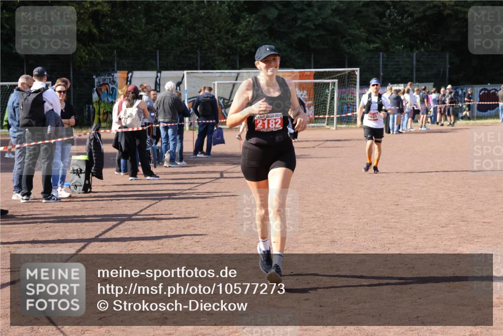 27.09.2026 - 35. Volkslauf durch das schöne Alstertal Strokosch-Dieckow http://msf.ph/oto/10577273 27.09.2026 12:41:54 Ziel 1631, 2182 meine-sportfotos.de