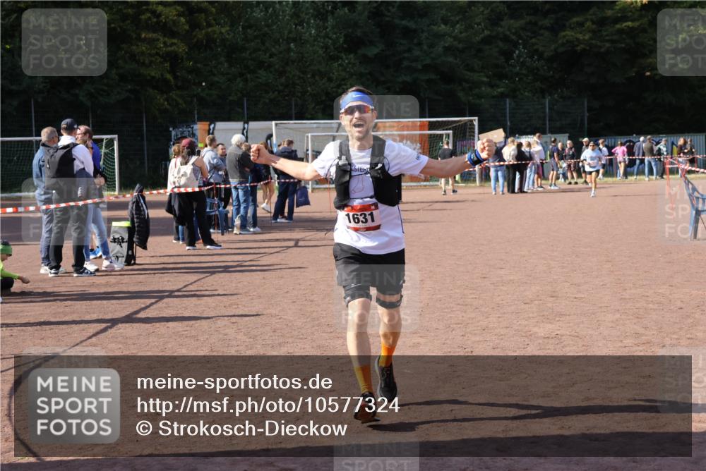 27.09.2026 - 35. Volkslauf durch das schöne Alstertal Strokosch-Dieckow http://msf.ph/oto/10577324 27.09.2026 12:42:00 Ziel 1631 meine-sportfotos.de