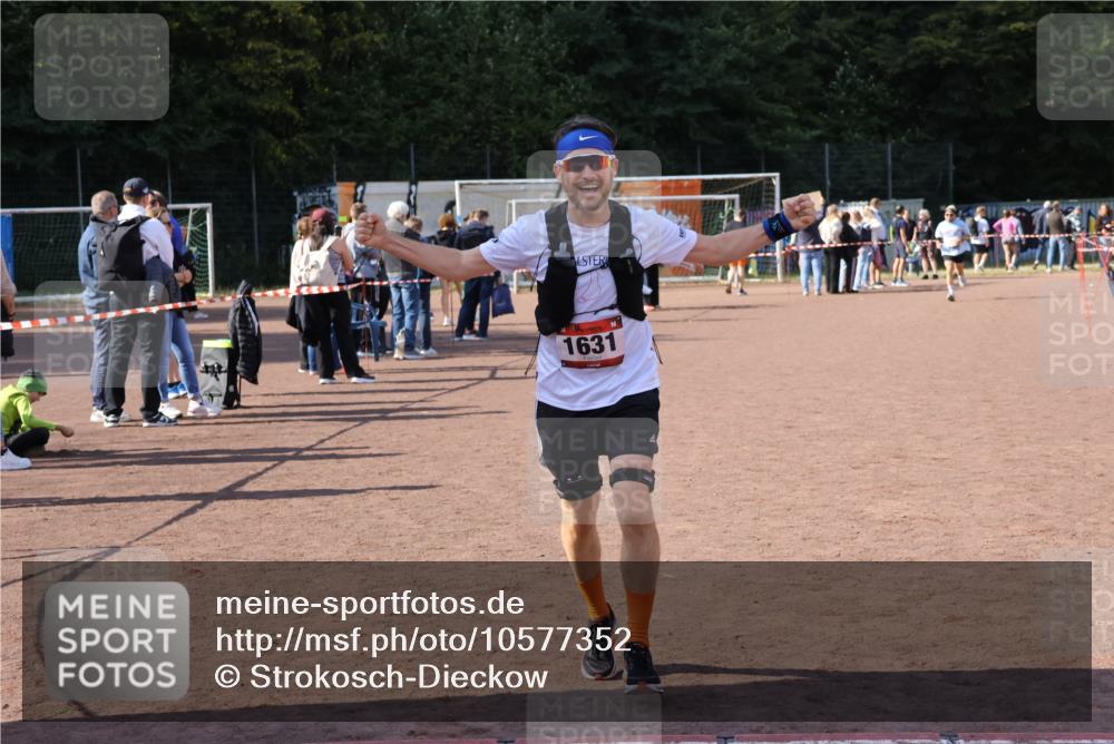 27.09.2026 - 35. Volkslauf durch das schöne Alstertal Strokosch-Dieckow http://msf.ph/oto/10577352 27.09.2026 12:42:01 Ziel 1631 meine-sportfotos.de