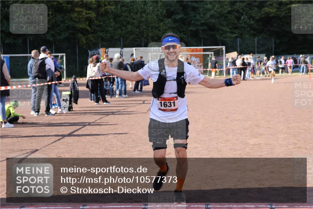 27.09.2026 - 35. Volkslauf durch das schöne Alstertal Strokosch-Dieckow http://msf.ph/oto/10577373 27.09.2026 12:42:01 Ziel 1631 meine-sportfotos.de