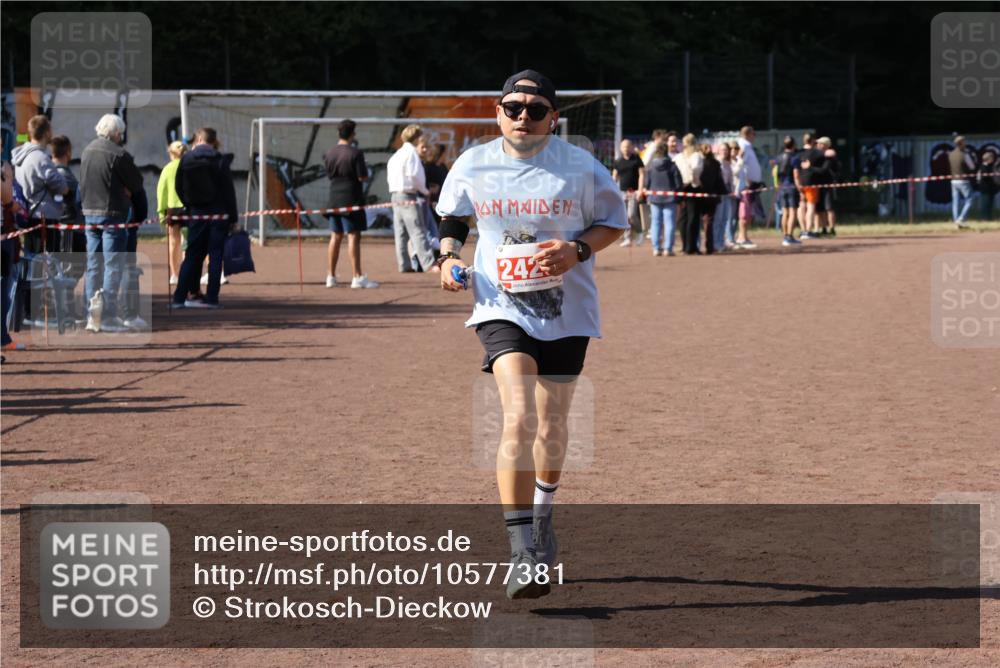 27.09.2026 - 35. Volkslauf durch das schöne Alstertal Strokosch-Dieckow http://msf.ph/oto/10577381 27.09.2026 12:42:10 Ziel 2429 meine-sportfotos.de