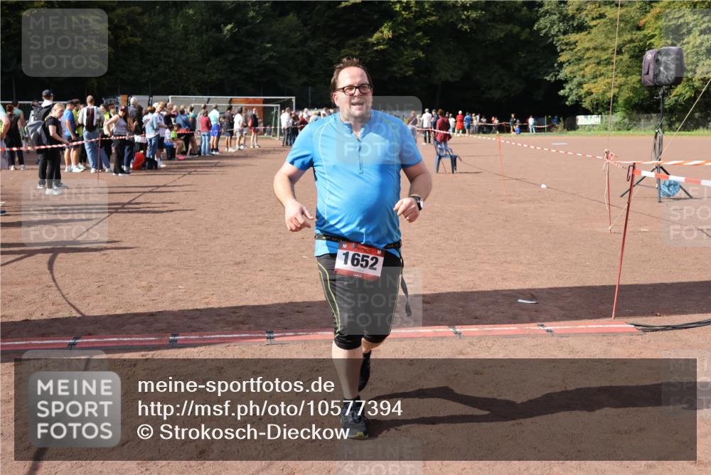 27.09.2026 - 35. Volkslauf durch das schöne Alstertal Strokosch-Dieckow http://msf.ph/oto/10577394 27.09.2026 12:31:51 Ziel 1652, 2202 meine-sportfotos.de