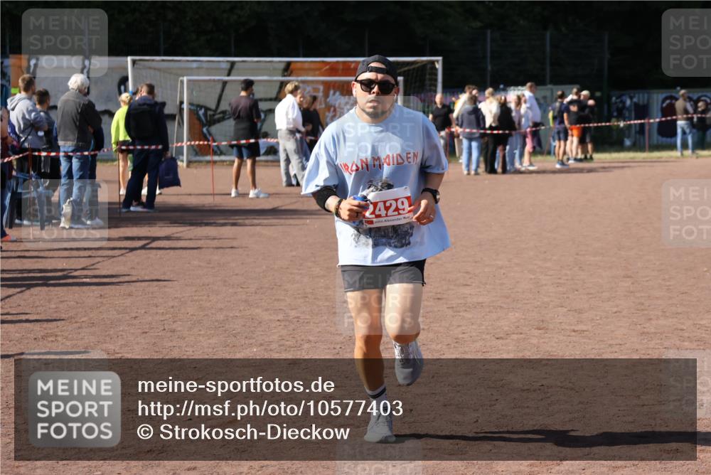 27.09.2026 - 35. Volkslauf durch das schöne Alstertal Strokosch-Dieckow http://msf.ph/oto/10577403 27.09.2026 12:42:10 Ziel 2429 meine-sportfotos.de