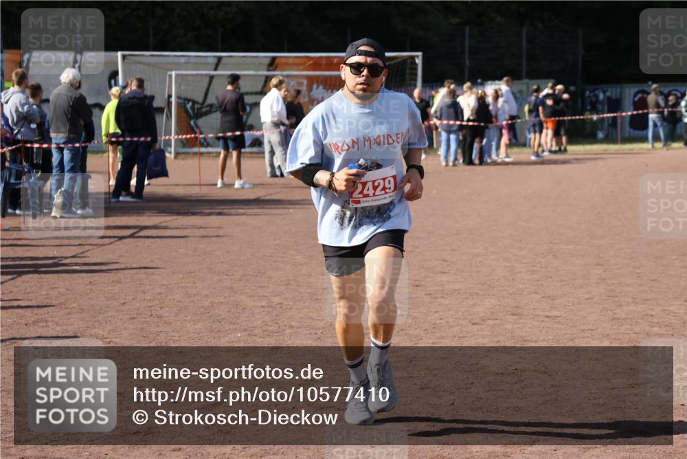 27.09.2026 - 35. Volkslauf durch das schöne Alstertal Strokosch-Dieckow http://msf.ph/oto/10577410 27.09.2026 12:42:10 Ziel 2429 meine-sportfotos.de