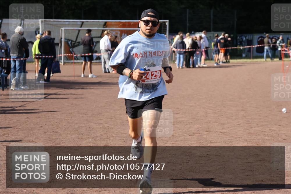 27.09.2026 - 35. Volkslauf durch das schöne Alstertal Strokosch-Dieckow http://msf.ph/oto/10577427 27.09.2026 12:42:10 Ziel 2429 meine-sportfotos.de