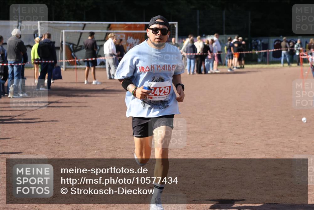 27.09.2026 - 35. Volkslauf durch das schöne Alstertal Strokosch-Dieckow http://msf.ph/oto/10577434 27.09.2026 12:42:11 Ziel 2429 meine-sportfotos.de