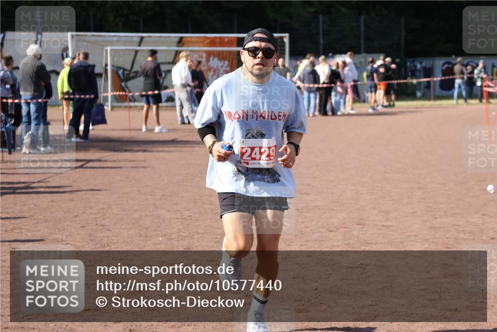 27.09.2026 - 35. Volkslauf durch das schöne Alstertal Strokosch-Dieckow http://msf.ph/oto/10577440 27.09.2026 12:42:11 Ziel 2429 meine-sportfotos.de