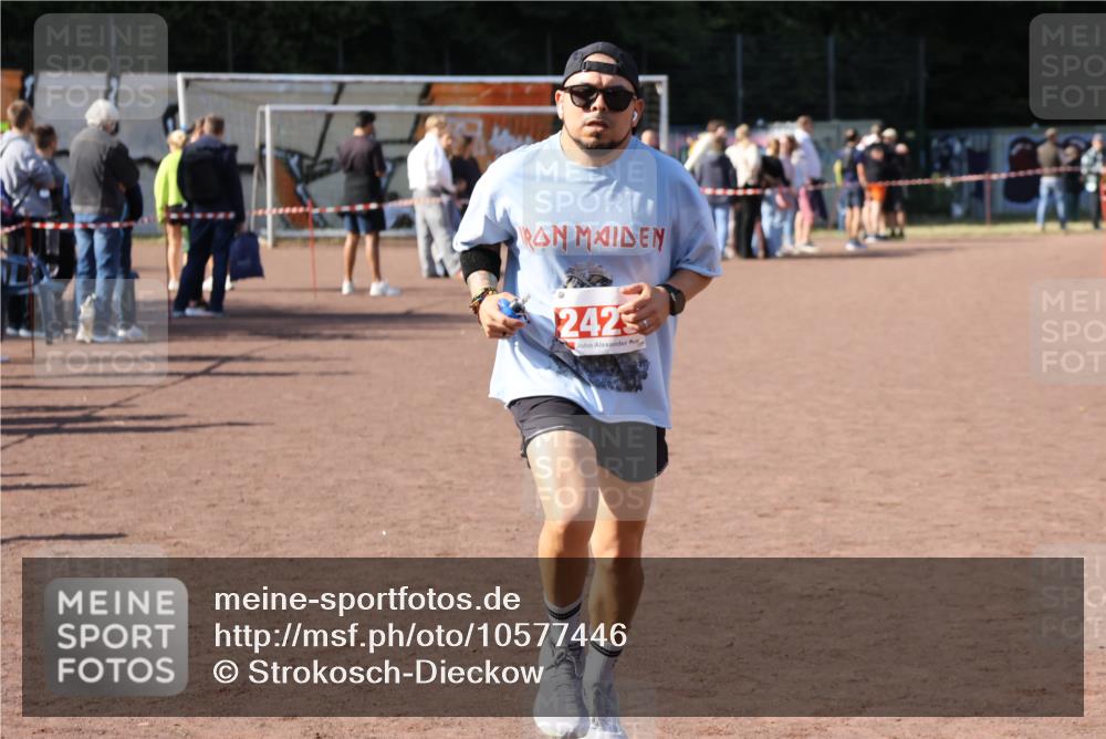 27.09.2026 - 35. Volkslauf durch das schöne Alstertal Strokosch-Dieckow http://msf.ph/oto/10577446 27.09.2026 12:42:11 Ziel 2429 meine-sportfotos.de