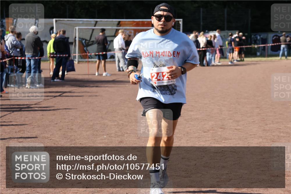 27.09.2026 - 35. Volkslauf durch das schöne Alstertal Strokosch-Dieckow http://msf.ph/oto/10577451 27.09.2026 12:42:11 Ziel 2429 meine-sportfotos.de