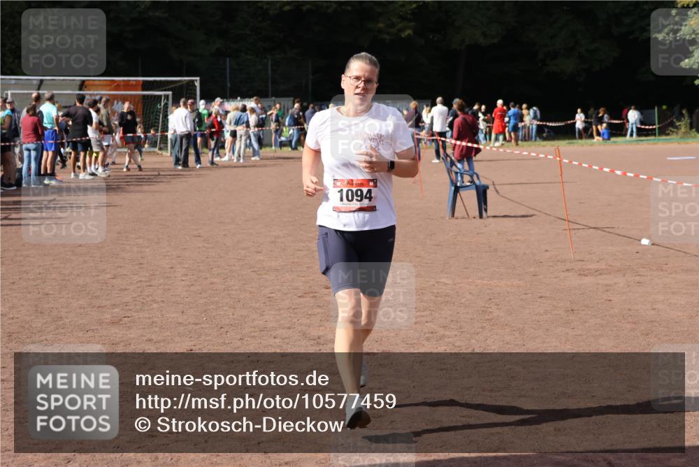 27.09.2026 - 35. Volkslauf durch das schöne Alstertal Strokosch-Dieckow http://msf.ph/oto/10577459 27.09.2026 12:31:59 Ziel 1094 meine-sportfotos.de