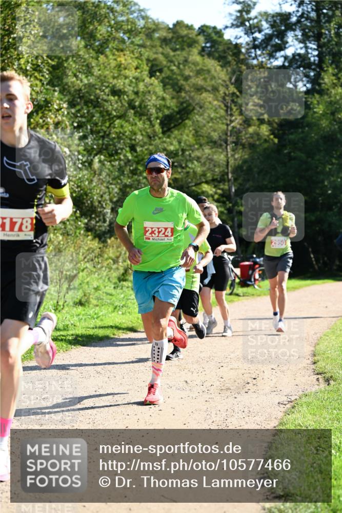 27.09.2026 - 35. Volkslauf durch das schöne Alstertal Dr. Thomas Lammeyer http://msf.ph/oto/10577466 27.09.2026 11:53:00 Laufen 178, 2324, 2950 meine-sportfotos.de