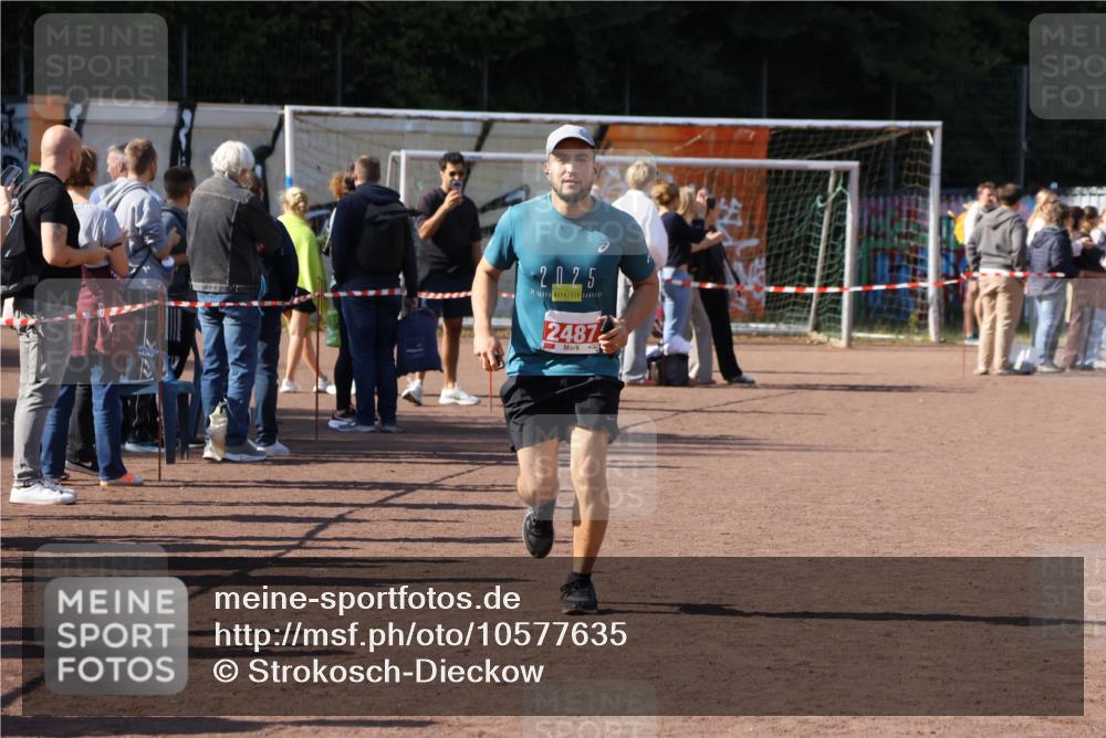 27.09.2026 - 35. Volkslauf durch das schöne Alstertal Strokosch-Dieckow http://msf.ph/oto/10577635 27.09.2026 12:43:13 Ziel 2487 meine-sportfotos.de