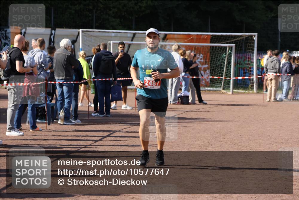 27.09.2026 - 35. Volkslauf durch das schöne Alstertal Strokosch-Dieckow http://msf.ph/oto/10577647 27.09.2026 12:43:14 Ziel 2487 meine-sportfotos.de