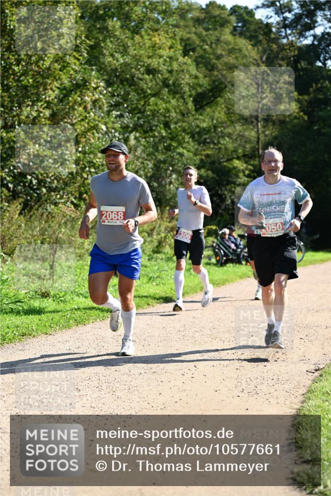 27.09.2026 - 35. Volkslauf durch das schöne Alstertal Dr. Thomas Lammeyer http://msf.ph/oto/10577661 27.09.2026 11:54:45 Laufen 2068, 2306, 21, 20, 050 meine-sportfotos.de