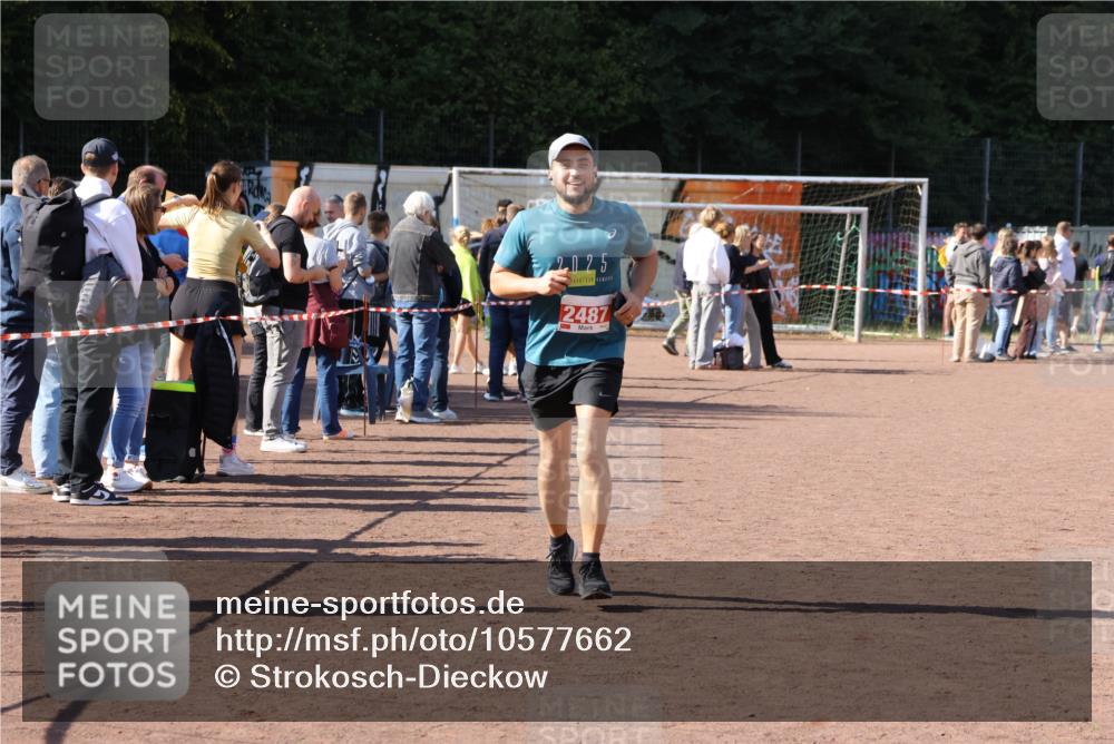27.09.2026 - 35. Volkslauf durch das schöne Alstertal Strokosch-Dieckow http://msf.ph/oto/10577662 27.09.2026 12:43:15 Ziel 2487 meine-sportfotos.de