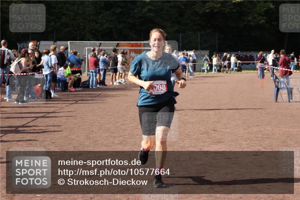27.09.2026 - 35. Volkslauf durch das schöne Alstertal Strokosch-Dieckow http://msf.ph/oto/10577664 27.09.2026 12:32:23 Ziel 2008, 2361 meine-sportfotos.de