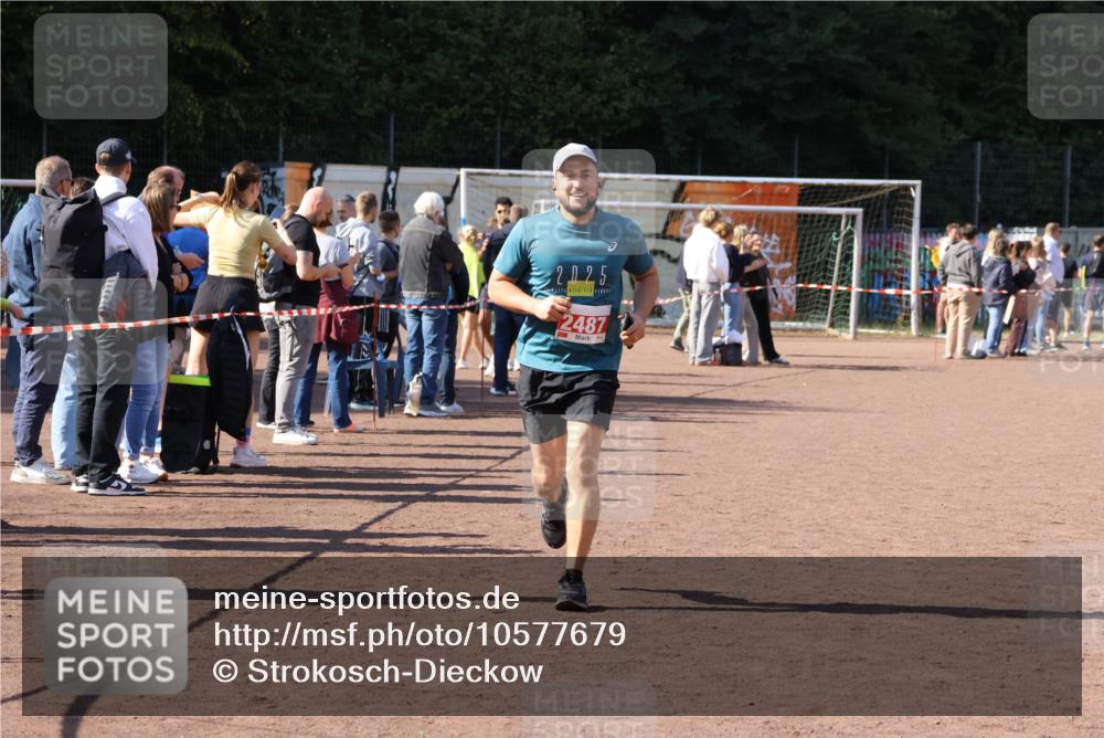27.09.2026 - 35. Volkslauf durch das schöne Alstertal Strokosch-Dieckow http://msf.ph/oto/10577679 27.09.2026 12:43:15 Ziel 2487 meine-sportfotos.de