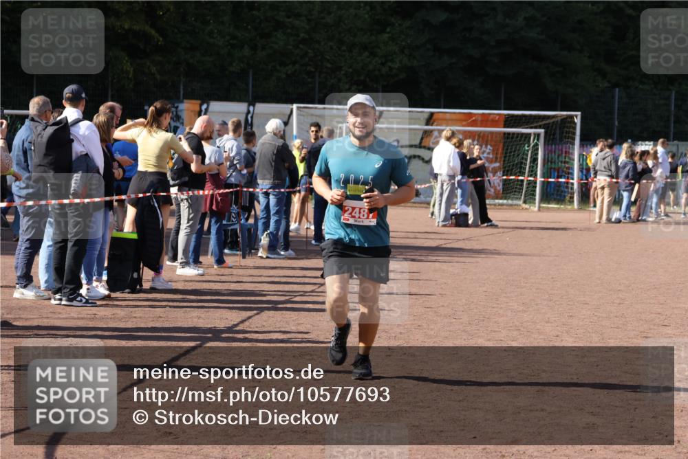 27.09.2026 - 35. Volkslauf durch das schöne Alstertal Strokosch-Dieckow http://msf.ph/oto/10577693 27.09.2026 12:43:15 Ziel 2487 meine-sportfotos.de