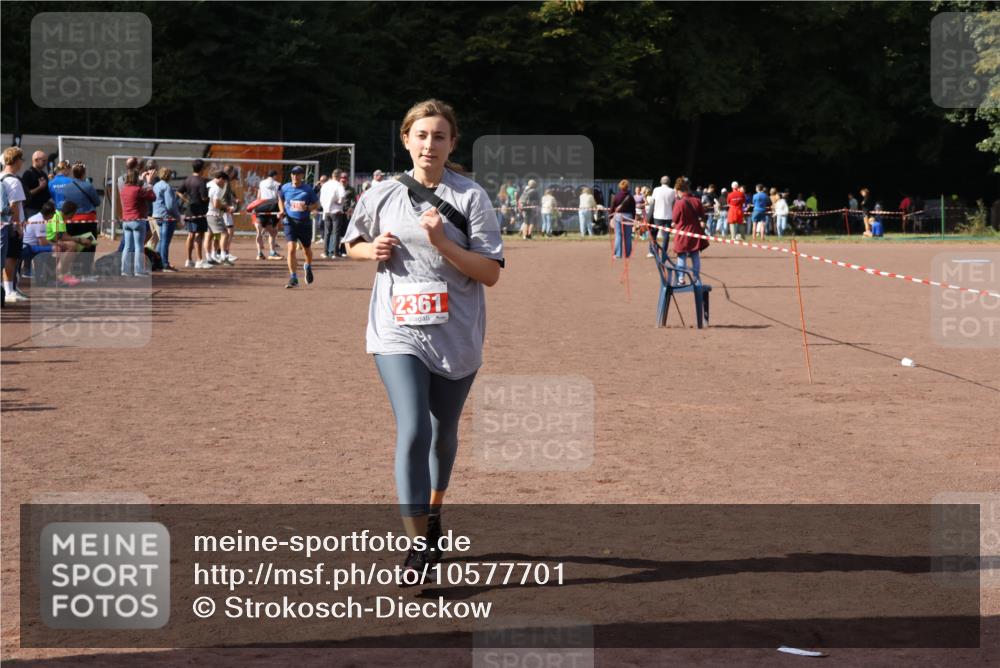 27.09.2026 - 35. Volkslauf durch das schöne Alstertal Strokosch-Dieckow http://msf.ph/oto/10577701 27.09.2026 12:32:27 Ziel 2008, 2197, 2361 meine-sportfotos.de
