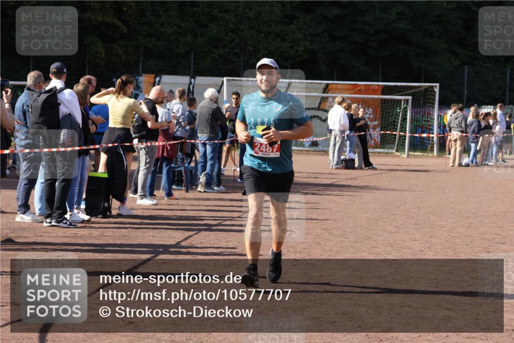27.09.2026 - 35. Volkslauf durch das schöne Alstertal Strokosch-Dieckow http://msf.ph/oto/10577707 27.09.2026 12:43:15 Ziel 2487 meine-sportfotos.de