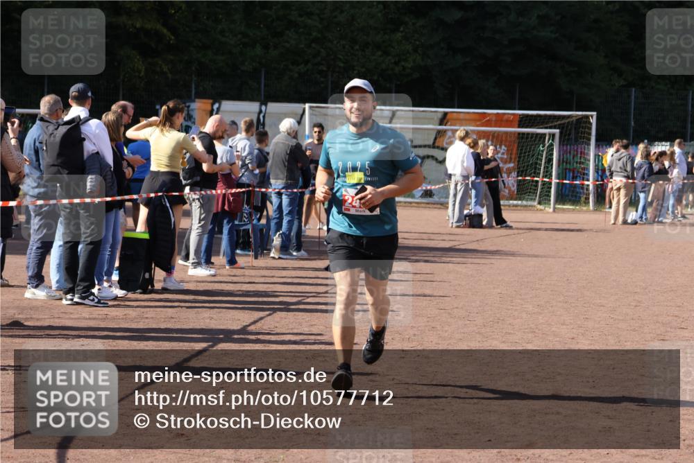 27.09.2026 - 35. Volkslauf durch das schöne Alstertal Strokosch-Dieckow http://msf.ph/oto/10577712 27.09.2026 12:43:15 Ziel 2487 meine-sportfotos.de
