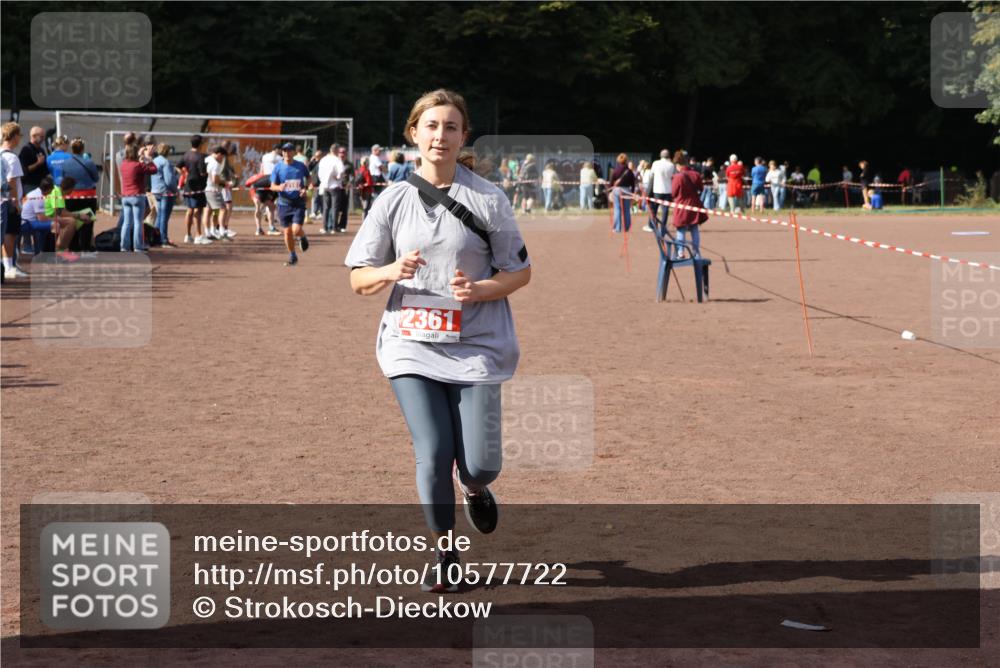 27.09.2026 - 35. Volkslauf durch das schöne Alstertal Strokosch-Dieckow http://msf.ph/oto/10577722 27.09.2026 12:32:27 Ziel 2008, 2197, 2361 meine-sportfotos.de