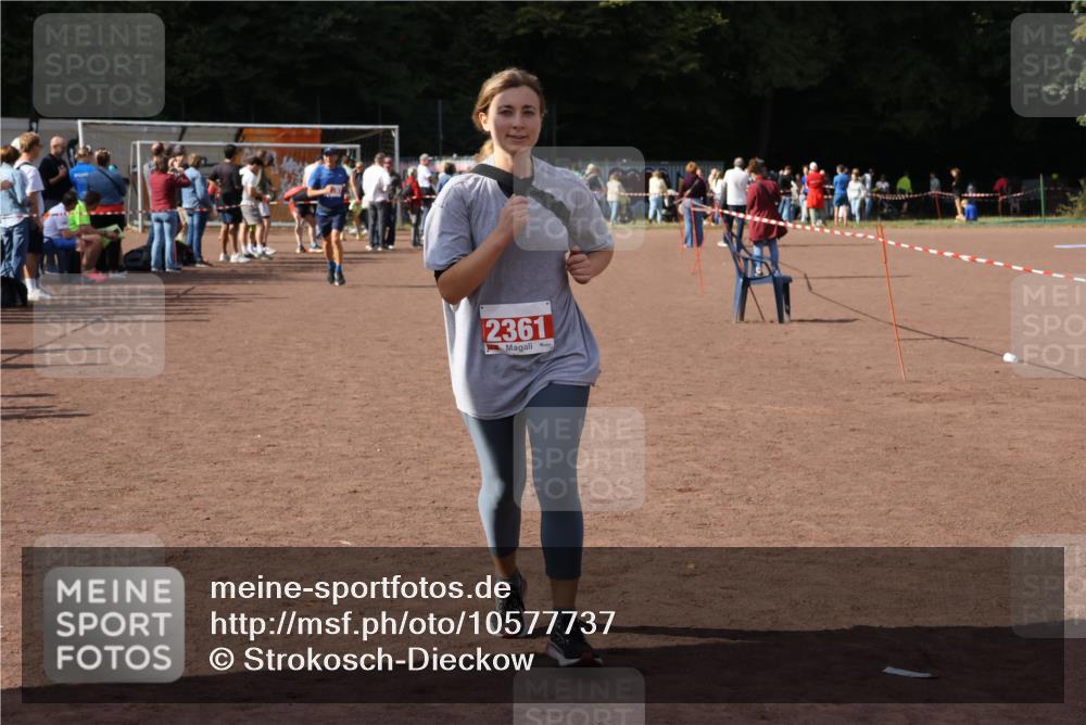 27.09.2026 - 35. Volkslauf durch das schöne Alstertal Strokosch-Dieckow http://msf.ph/oto/10577737 27.09.2026 12:32:27 Ziel 2008, 2197, 2361 meine-sportfotos.de