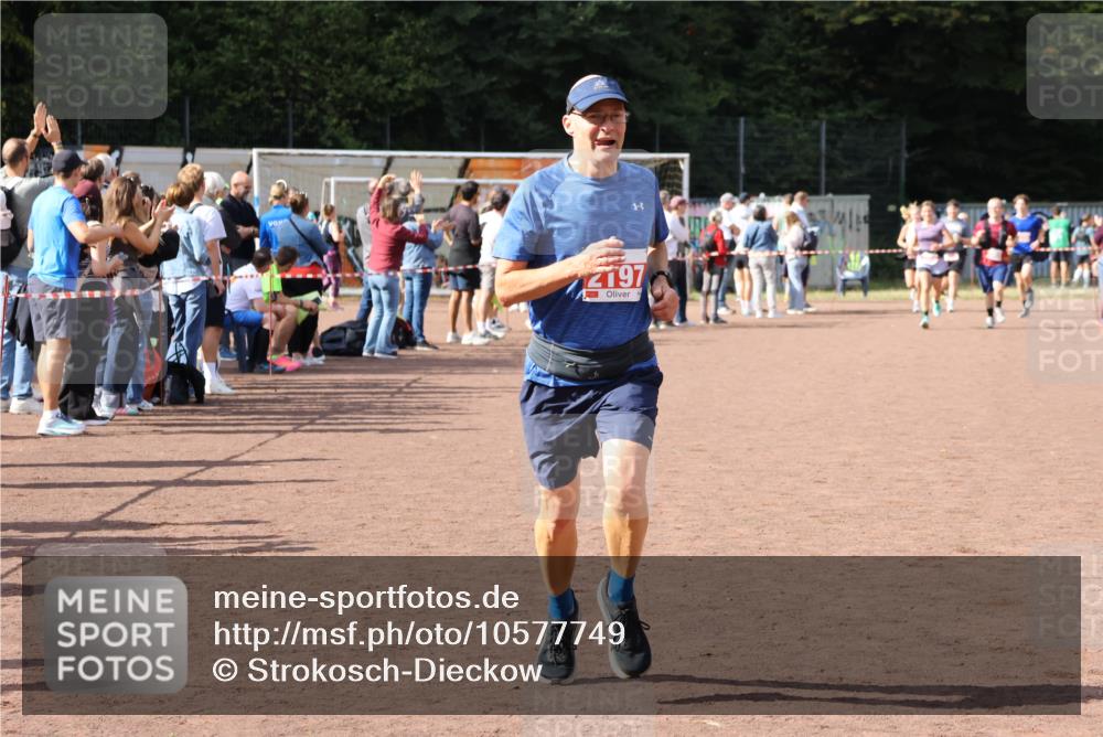27.09.2026 - 35. Volkslauf durch das schöne Alstertal Strokosch-Dieckow http://msf.ph/oto/10577749 27.09.2026 12:32:34 Ziel 2197 meine-sportfotos.de