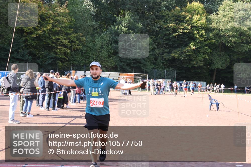 27.09.2026 - 35. Volkslauf durch das schöne Alstertal Strokosch-Dieckow http://msf.ph/oto/10577750 27.09.2026 12:43:17 Ziel 2487 meine-sportfotos.de