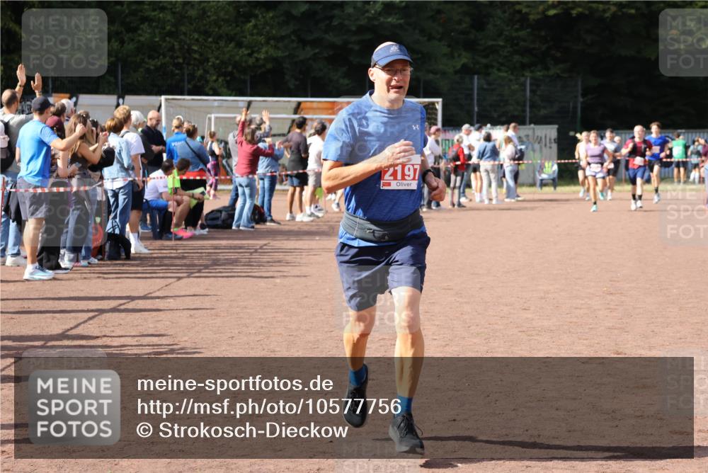 27.09.2026 - 35. Volkslauf durch das schöne Alstertal Strokosch-Dieckow http://msf.ph/oto/10577756 27.09.2026 12:32:34 Ziel 2197 meine-sportfotos.de