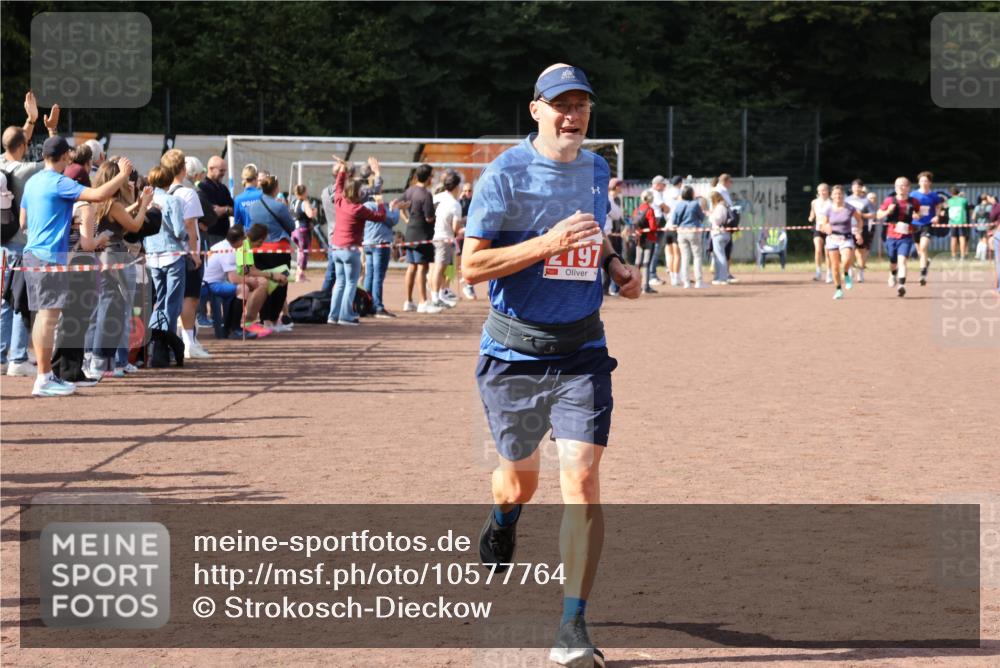 27.09.2026 - 35. Volkslauf durch das schöne Alstertal Strokosch-Dieckow http://msf.ph/oto/10577764 27.09.2026 12:32:34 Ziel 2197 meine-sportfotos.de
