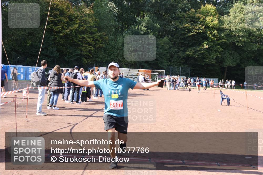 27.09.2026 - 35. Volkslauf durch das schöne Alstertal Strokosch-Dieckow http://msf.ph/oto/10577766 27.09.2026 12:43:17 Ziel 2487 meine-sportfotos.de