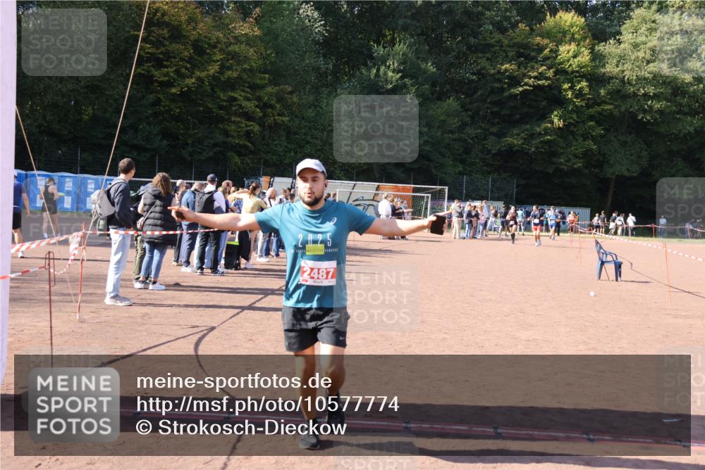 27.09.2026 - 35. Volkslauf durch das schöne Alstertal Strokosch-Dieckow http://msf.ph/oto/10577774 27.09.2026 12:43:18 Ziel 2487 meine-sportfotos.de
