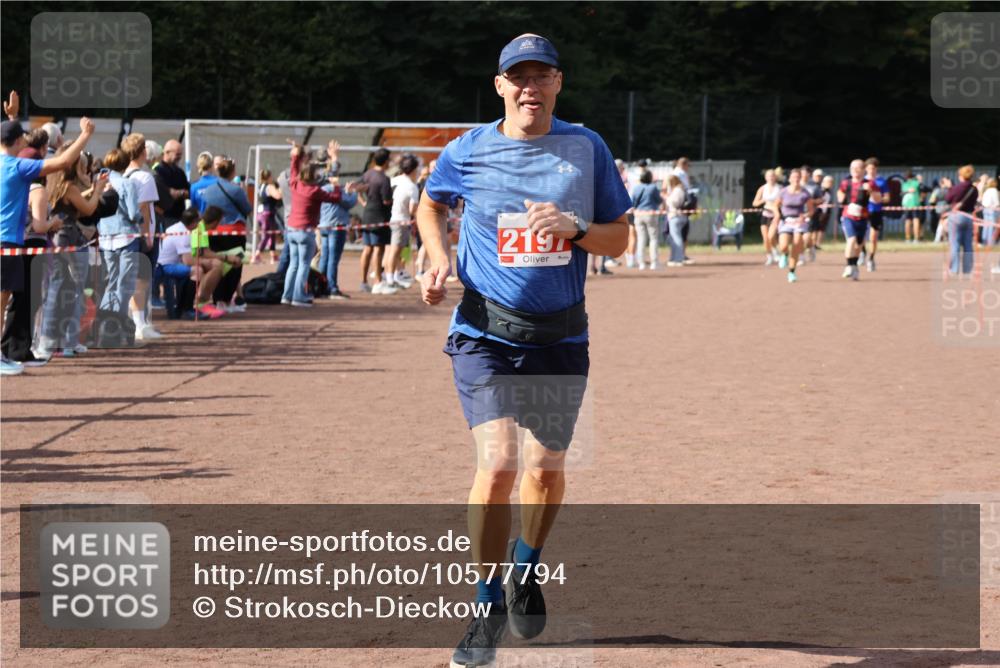 27.09.2026 - 35. Volkslauf durch das schöne Alstertal Strokosch-Dieckow http://msf.ph/oto/10577794 27.09.2026 12:32:35 Ziel 2197 meine-sportfotos.de