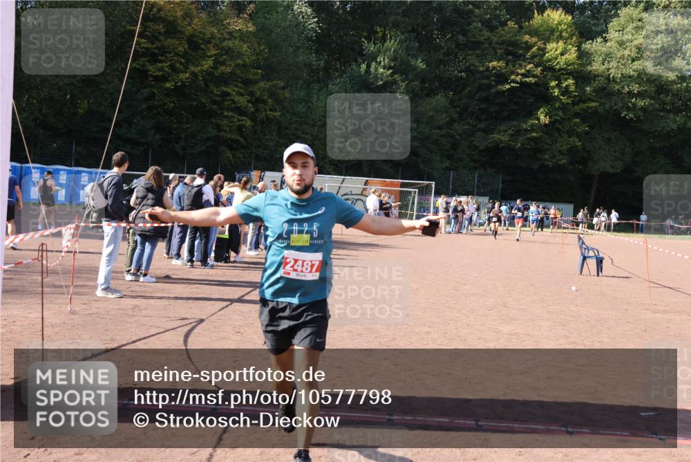 27.09.2026 - 35. Volkslauf durch das schöne Alstertal Strokosch-Dieckow http://msf.ph/oto/10577798 27.09.2026 12:43:18 Ziel 2487 meine-sportfotos.de